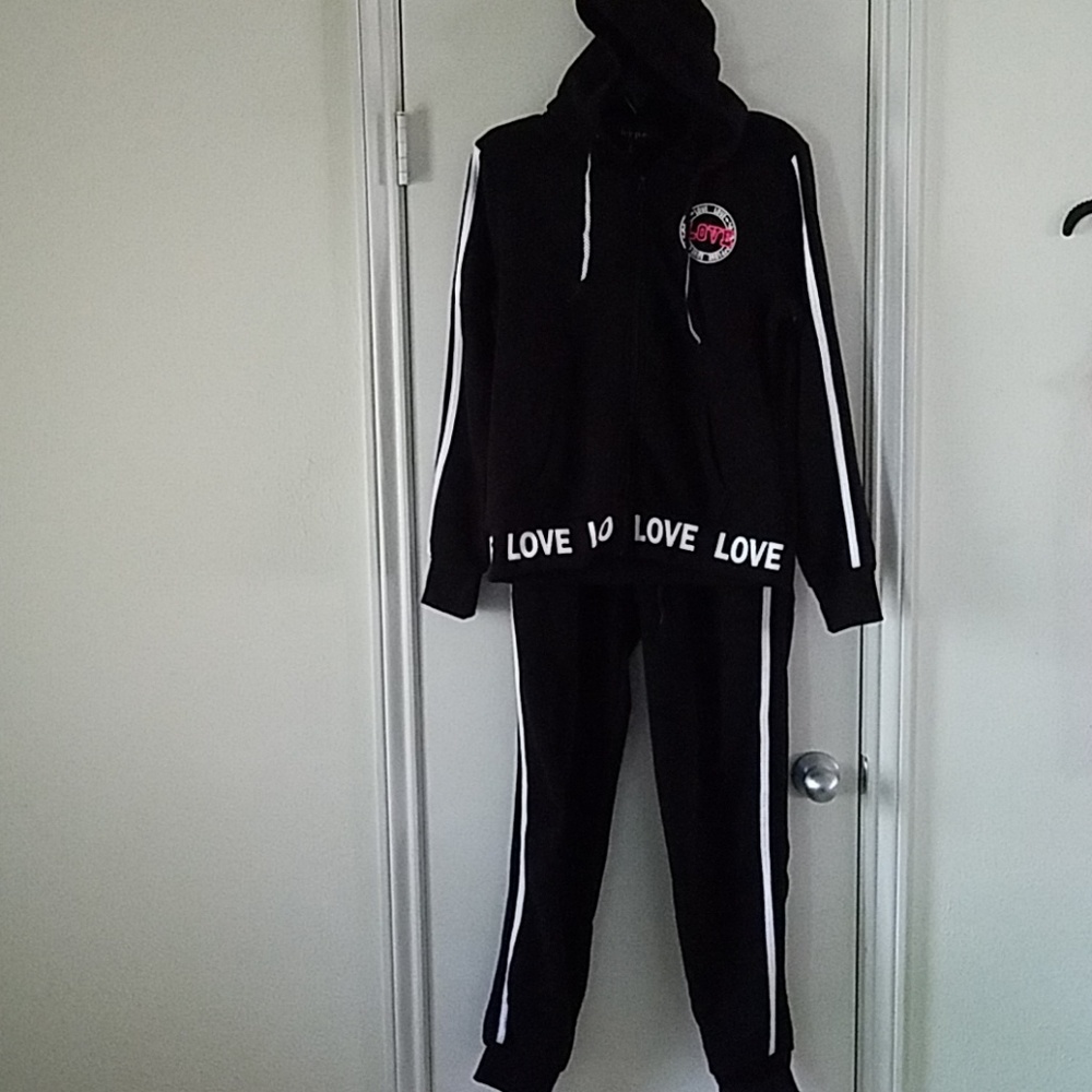 NWT Jogging Suit - Picture 3 of 8